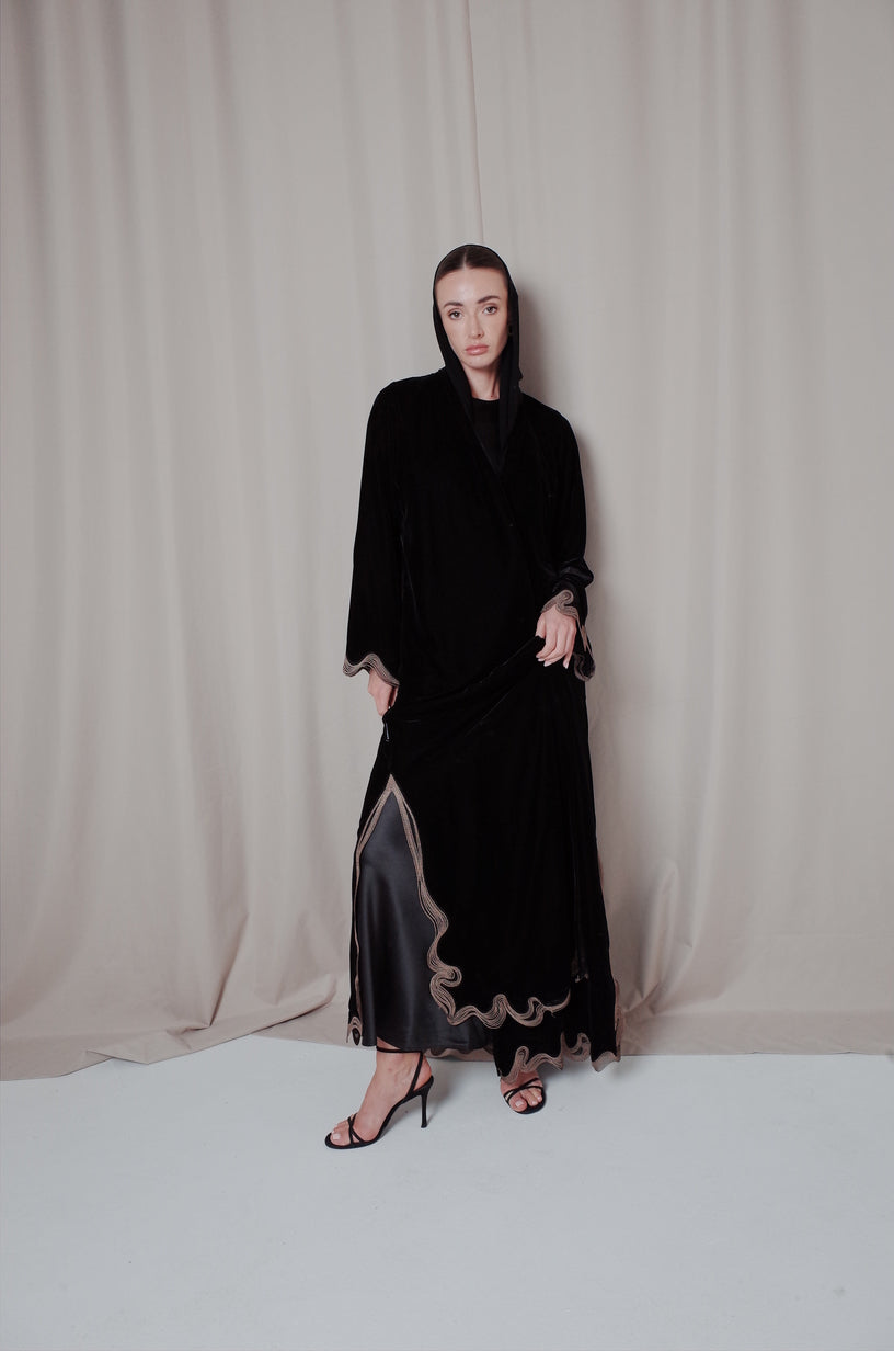 الدانتيل البني