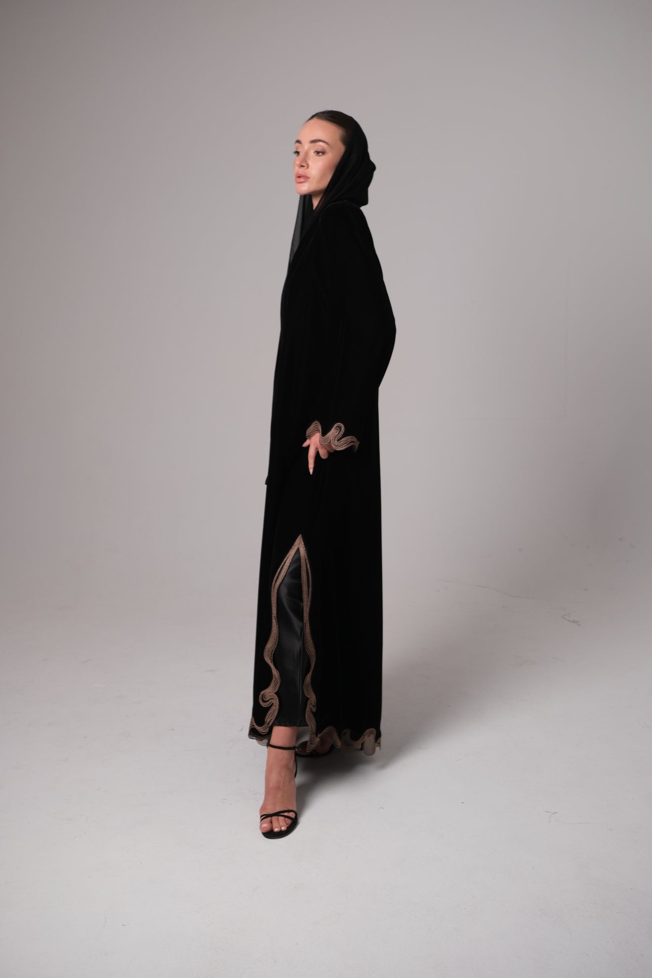 الدانتيل البني