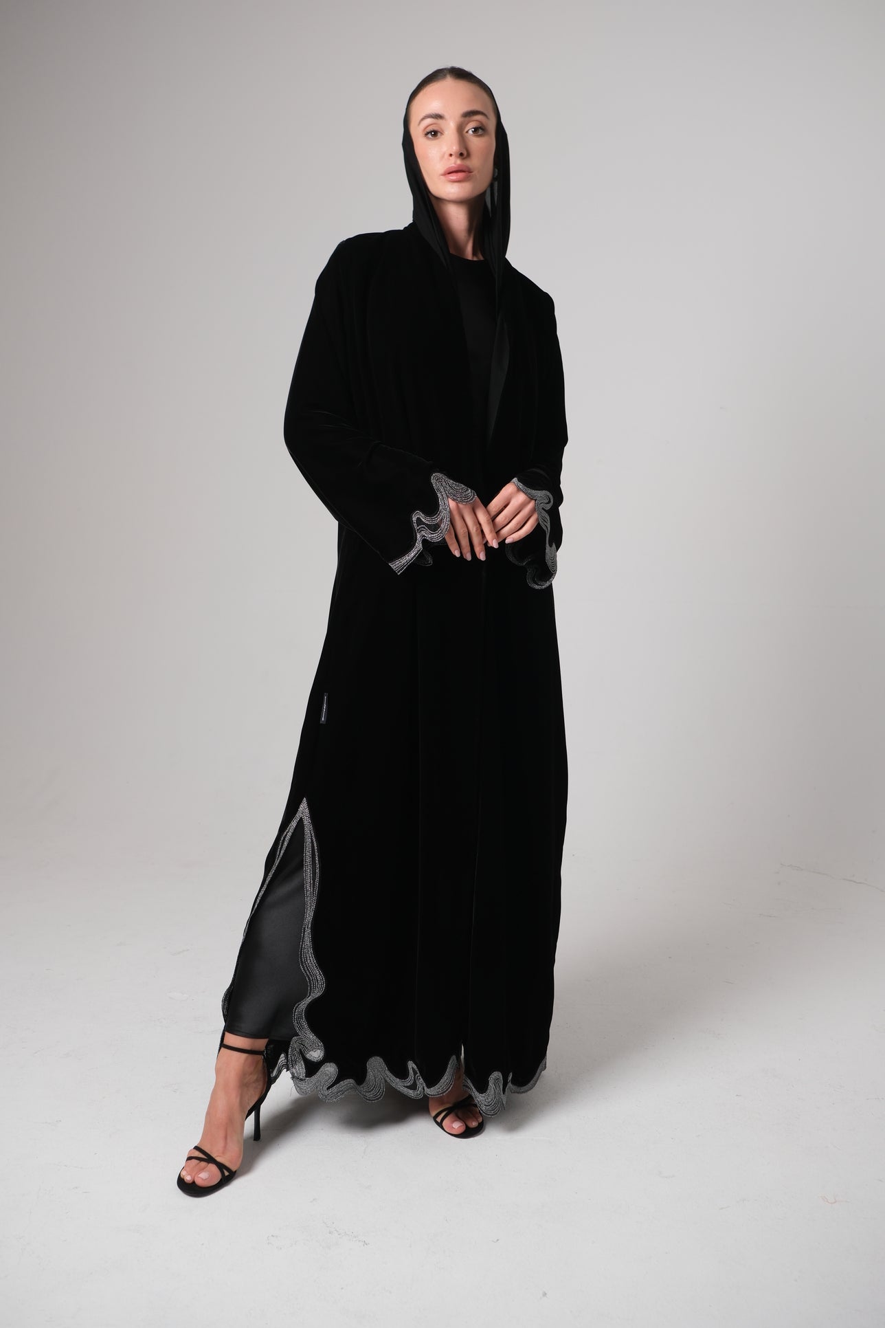 الدانتيل الرمادي