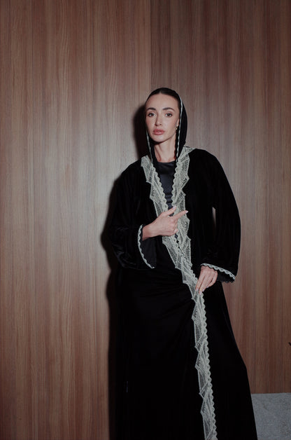 الدانتيل المخملي البيج