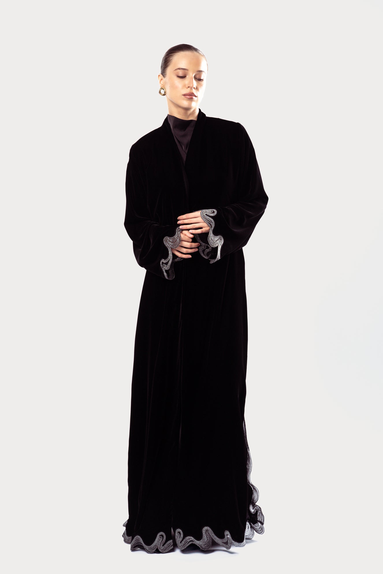 الدانتيل الرمادي