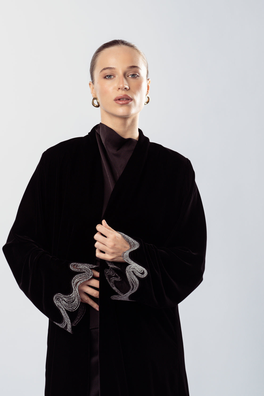 الدانتيل الرمادي