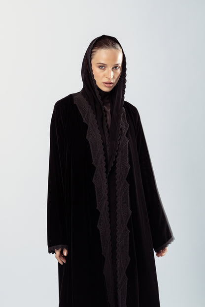 الدانتيل المخملي الأسود