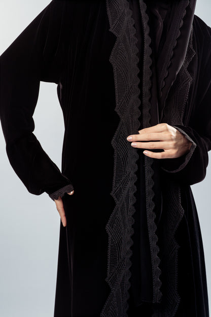 الدانتيل المخملي الأسود