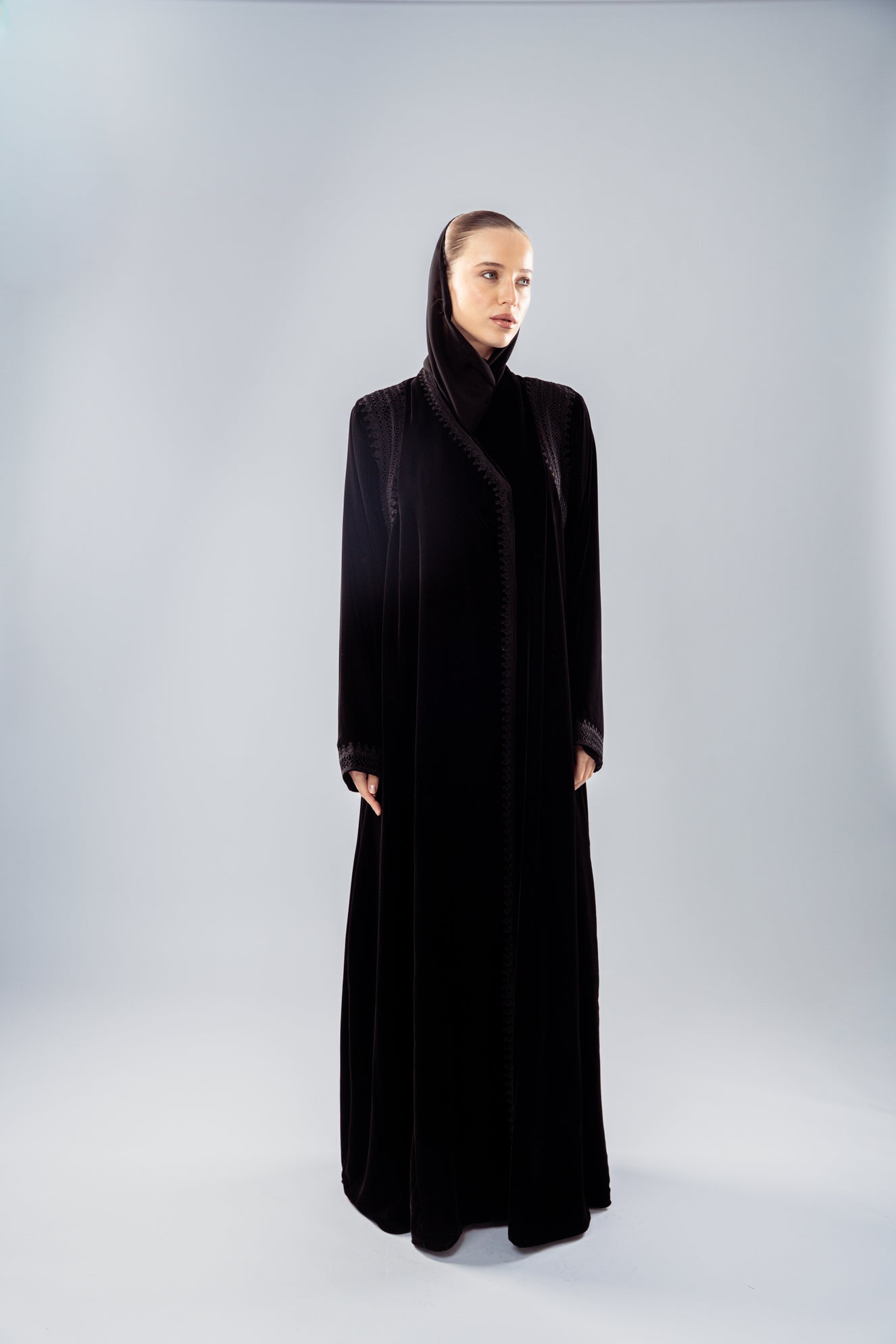 حِرفية مغربية على المخمل الأسود