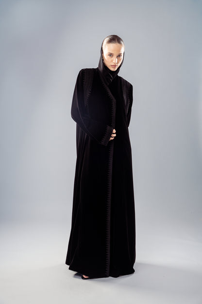 حِرفية مغربية على المخمل الأسود