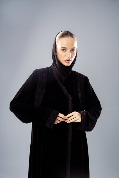 حِرفية مغربية على المخمل الأسود