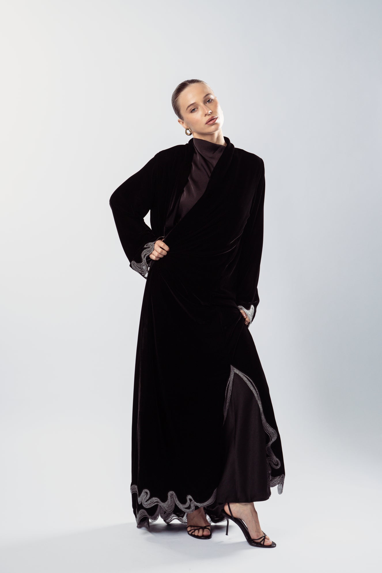 الدانتيل الرمادي