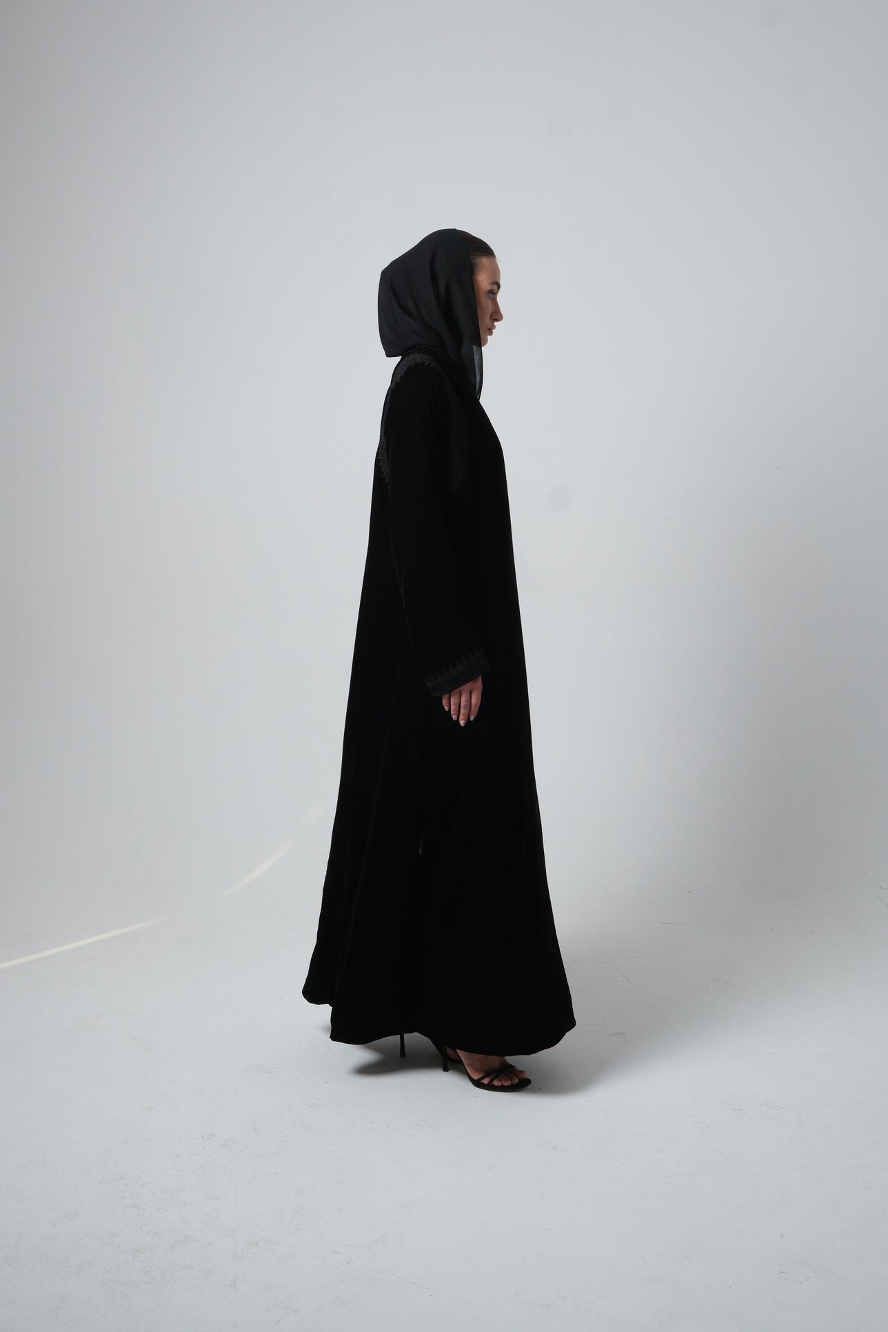 حِرفية مغربية على المخمل الأسود