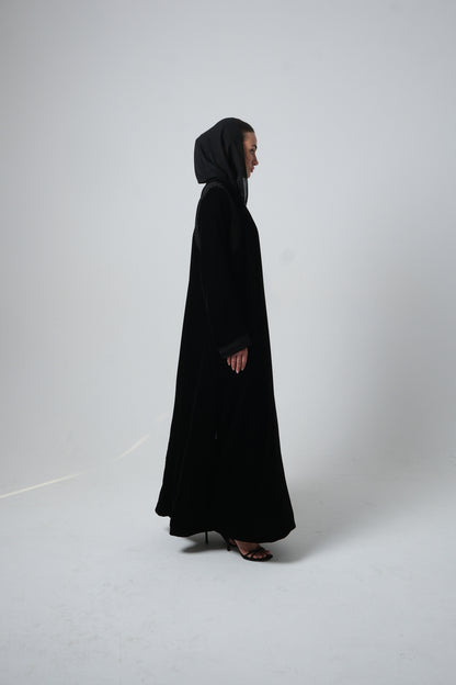 حِرفية مغربية على المخمل الأسود