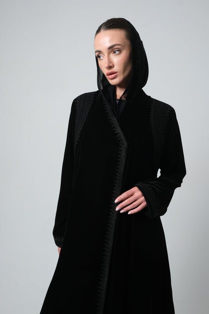 حِرفية مغربية على المخمل الأسود