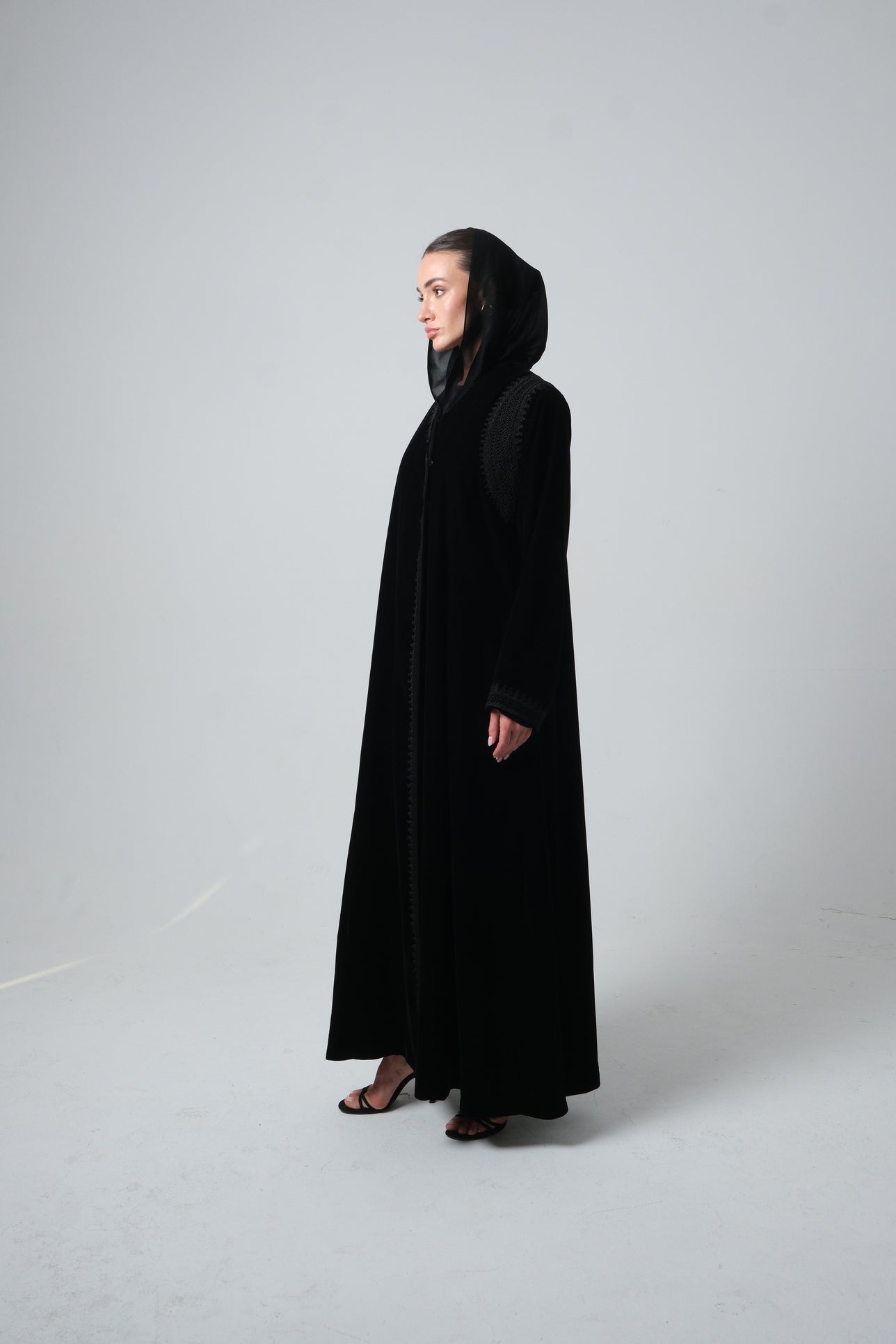 حِرفية مغربية على المخمل الأسود