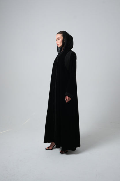 حِرفية مغربية على المخمل الأسود