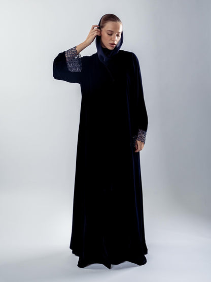 الدانتيل الأزرق الداكن