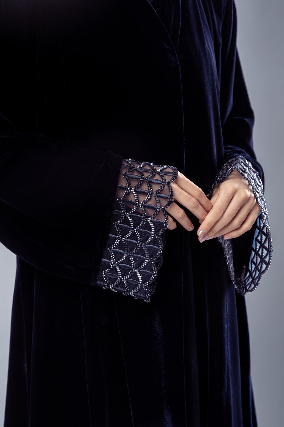 الدانتيل الأزرق الداكن