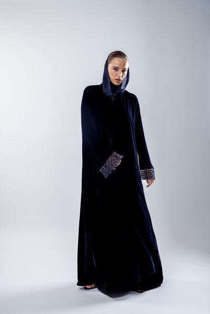 الدانتيل الأزرق الداكن