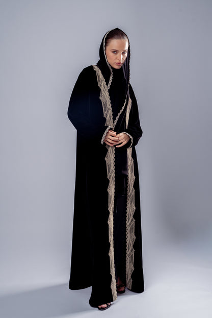 الدانتيل المخملي البيج