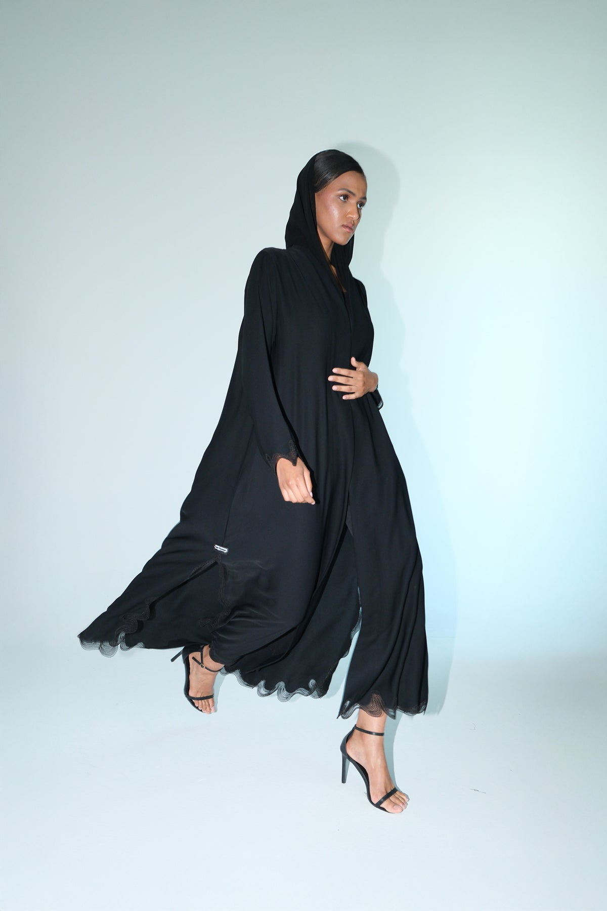 الدانتيل الأسود